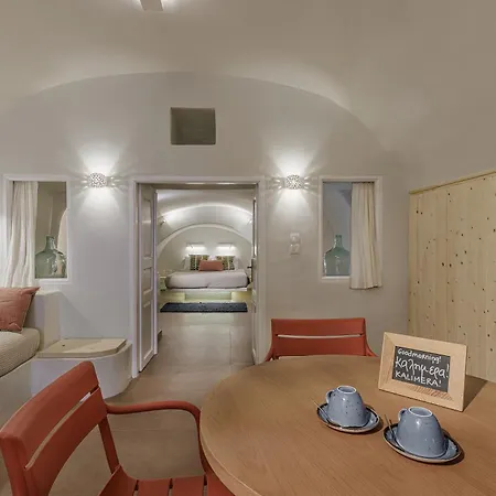 Blue Dolphins Fira (Santorini)