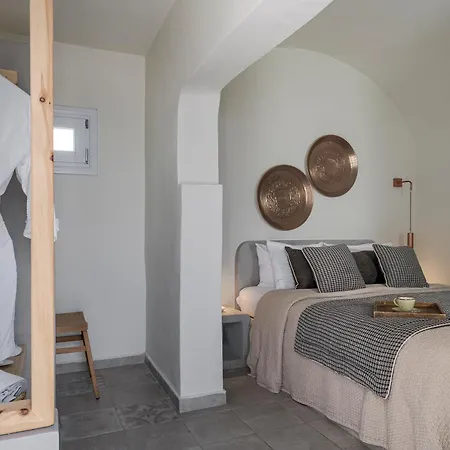 Blue Dolphins Firostefani