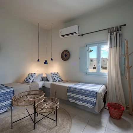 Blue Dolphins Hotel Firostefani