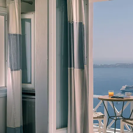 Blue Dolphins サントリーニ