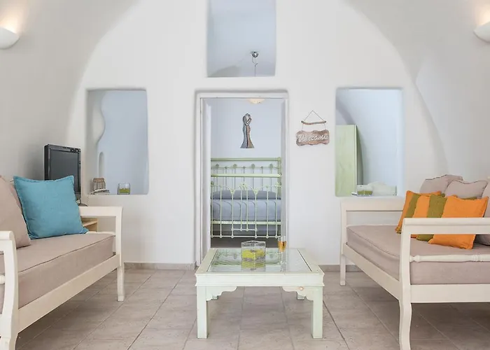 Blue Dolphins Firostefani