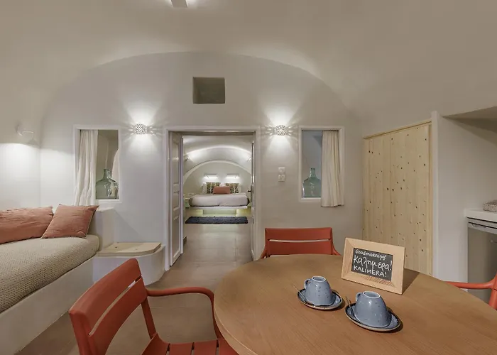 Blue Dolphins Firostefani