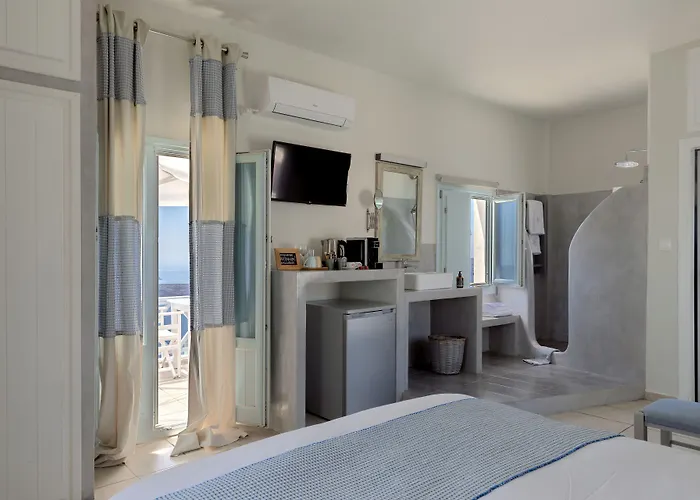 Blue Dolphins Firostefani