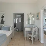 Blue Dolphins 3*