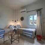 Blue Dolphins Hotel Firostefani