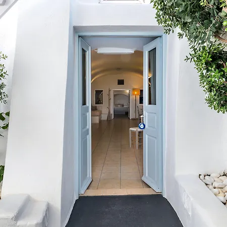 Blue Dolphins Firostefani